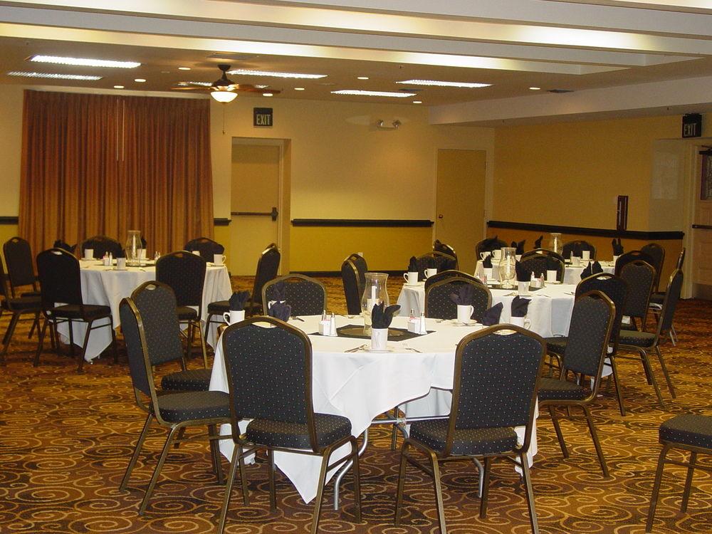 Clarion Hotel & Conference Center Colorado Springs Exterior photo