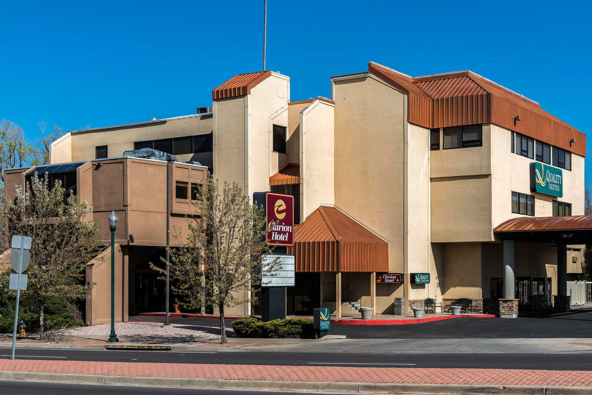 Clarion Hotel & Conference Center Colorado Springs Exterior photo